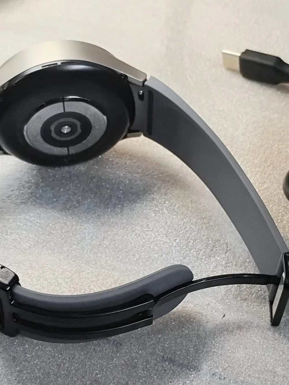 Samsung Galaxy Watch 5 Pro - Gray Silicone Band